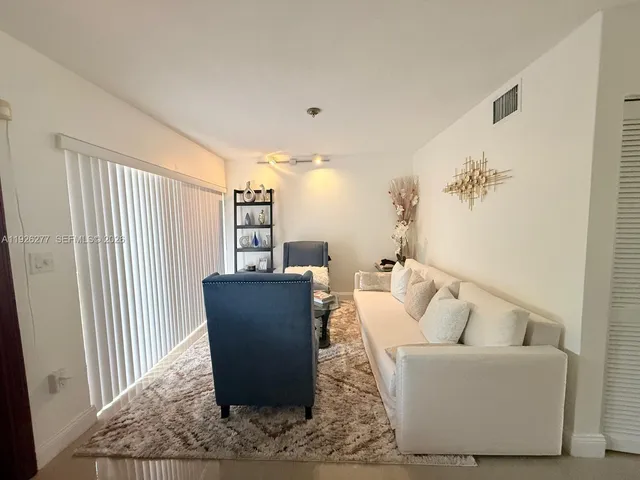 $3,100 | 1990 Brickell Avenue, Unit O, Miami, FL 33129