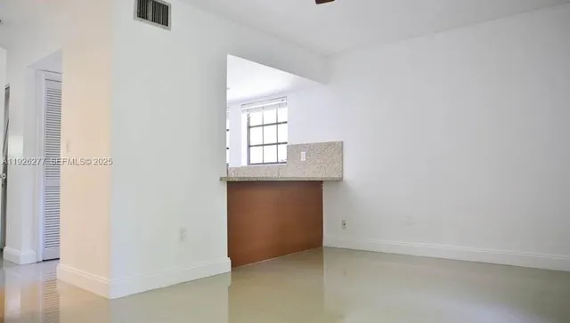 $3,200 | 1990 Brickell Avenue, Unit O, Miami, FL 33129
