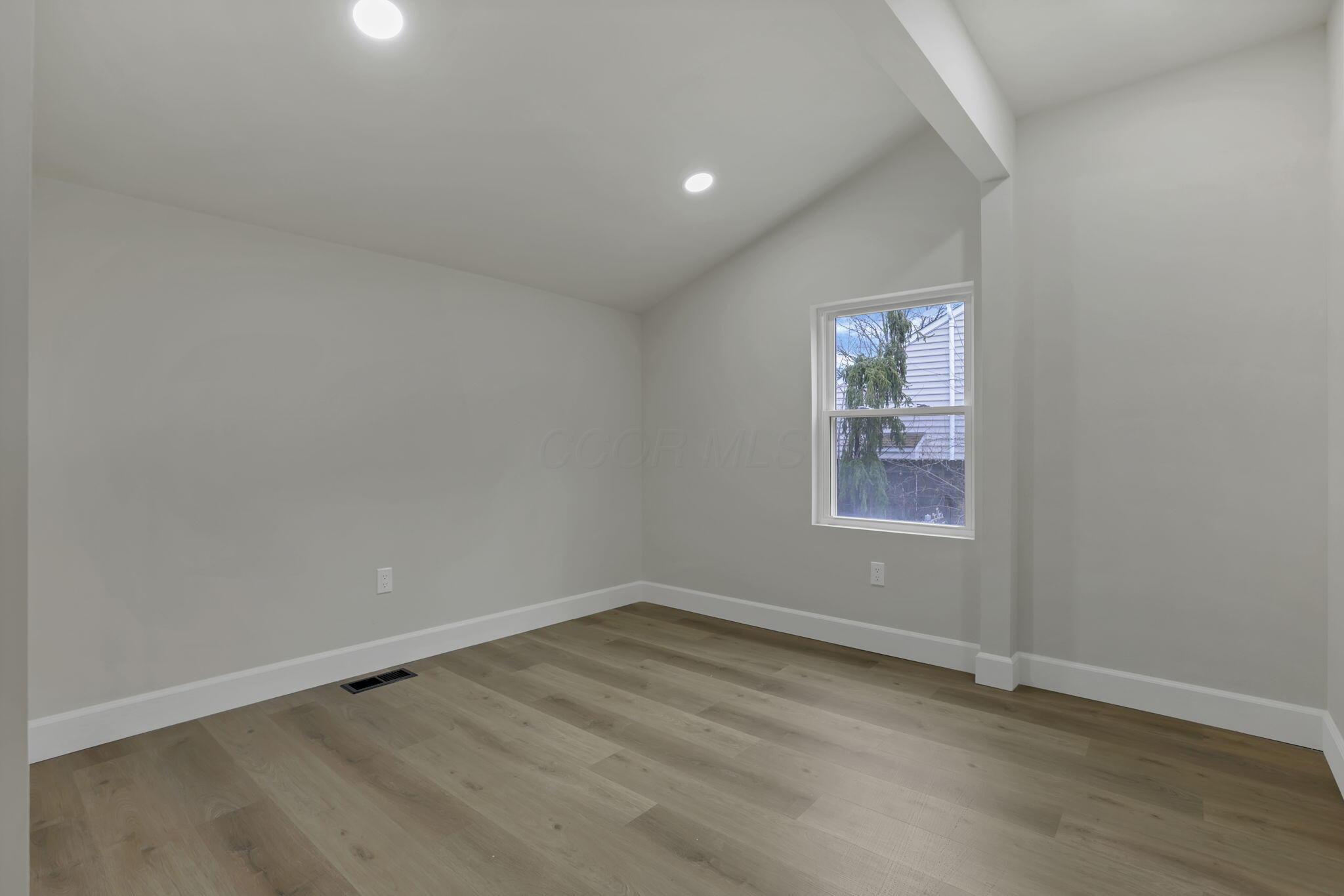 1196 Francisco Road Columbus, OH 43220 - Photo 29 of 47 Bedroom 3