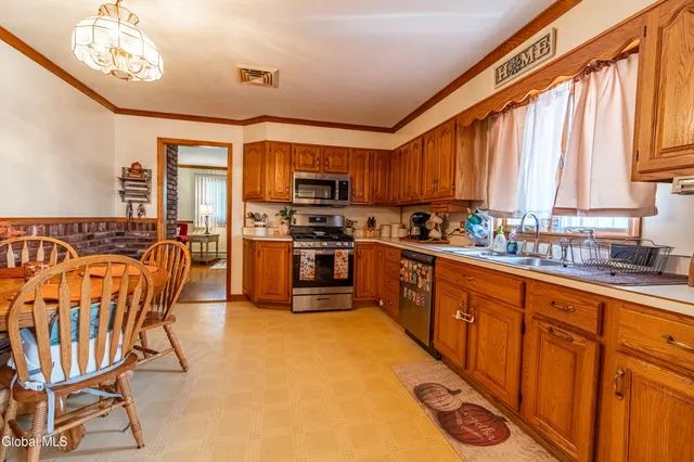 $400,000 | 8 Daisy Lane, Albany, NY 12211