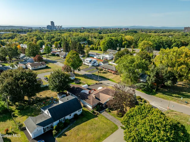 $400,000 | 8 Daisy Lane, Albany, NY 12211