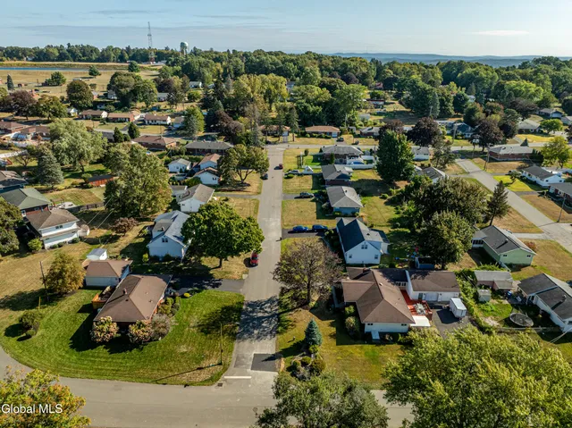 $400,000 | 8 Daisy Lane, Albany, NY 12211