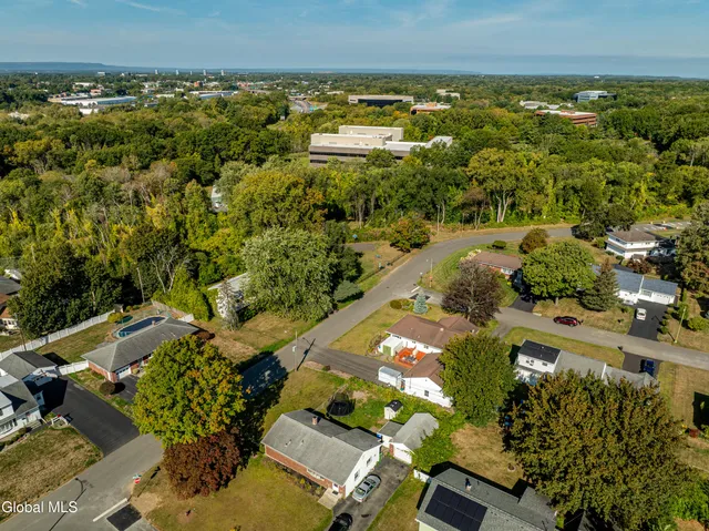 $400,000 | 8 Daisy Lane, Albany, NY 12211