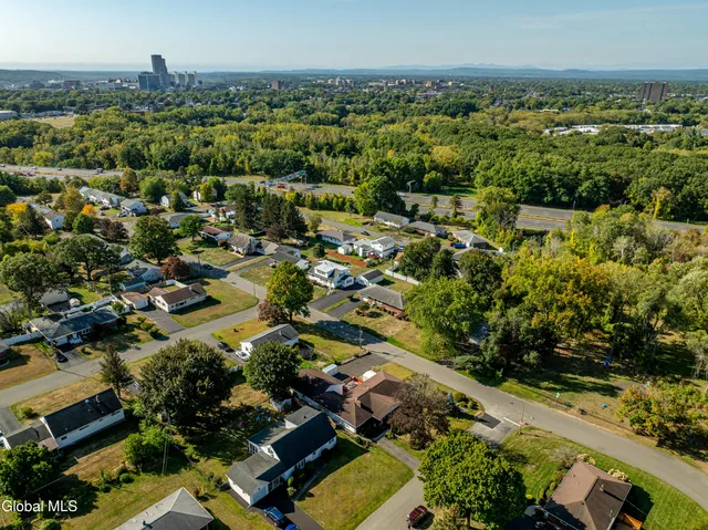 $400,000 | 8 Daisy Lane, Albany, NY 12211