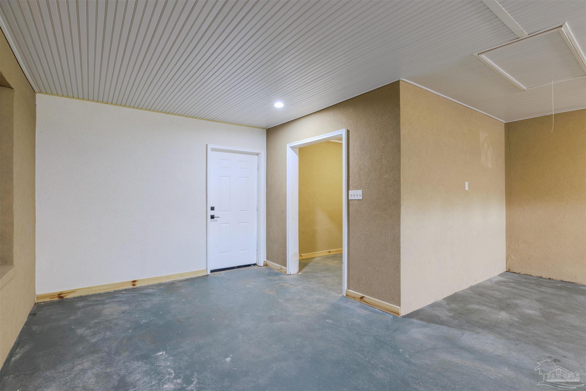 2115 Stallion Road Cantonment, FL 32533 - Photo 64 of 70 an empty room with closet