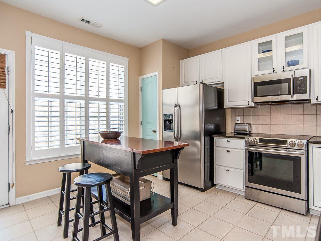 4543 Sugarbend Way Raleigh, NC 27606 - Photo 4 of 23 Gallery Image 4