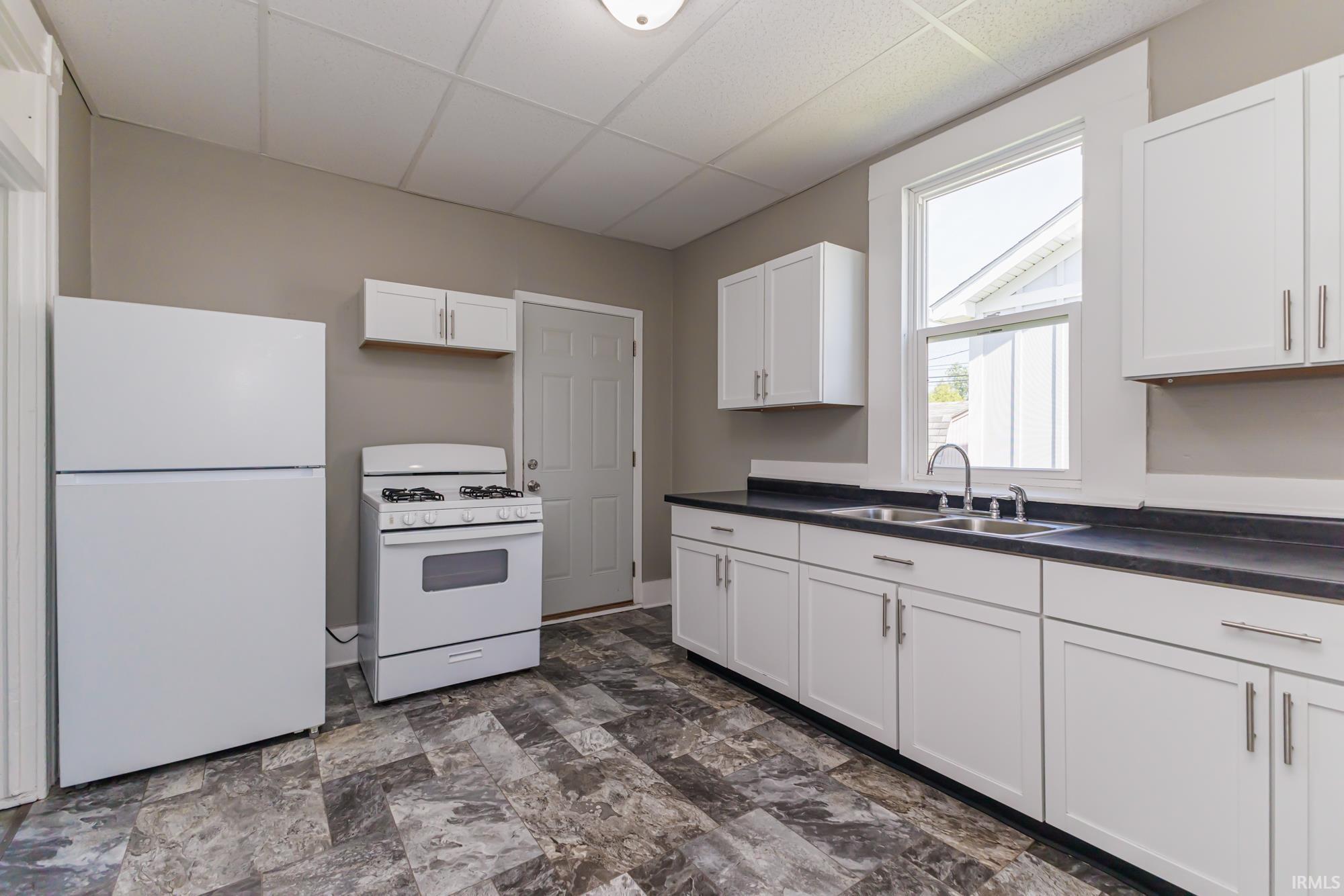 2203 South Elm Street Muncie, IN 47302 - Photo 9 of 34