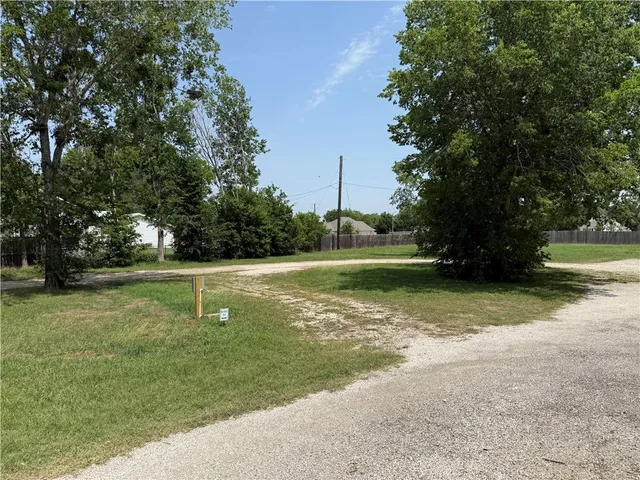 $350 | 1805 Highway 21, Caldwell, TX 77836