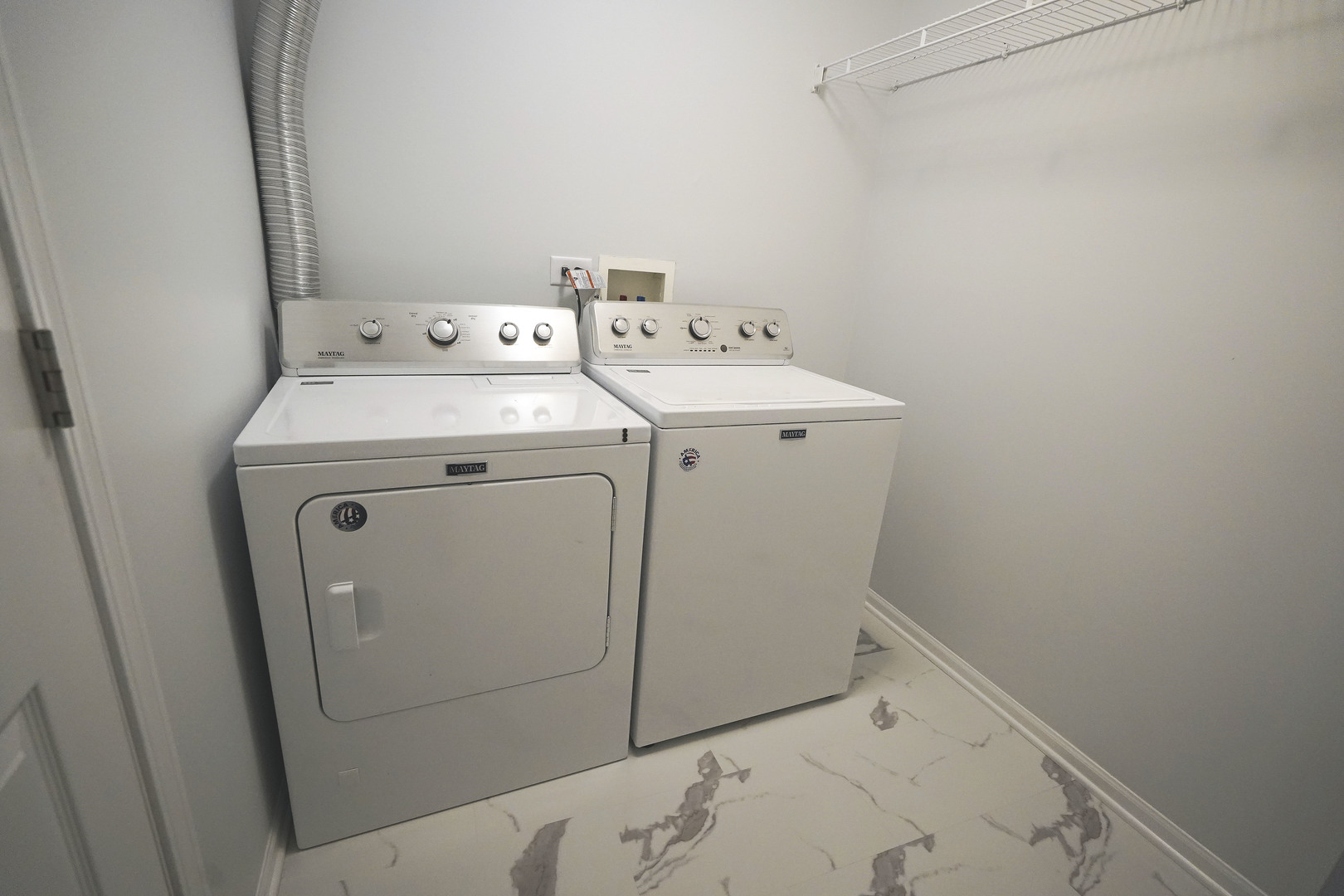 24300 White Oak Drive Plainfield, IL 60585 - Photo 19 of 32 a utility room with dryer and washer