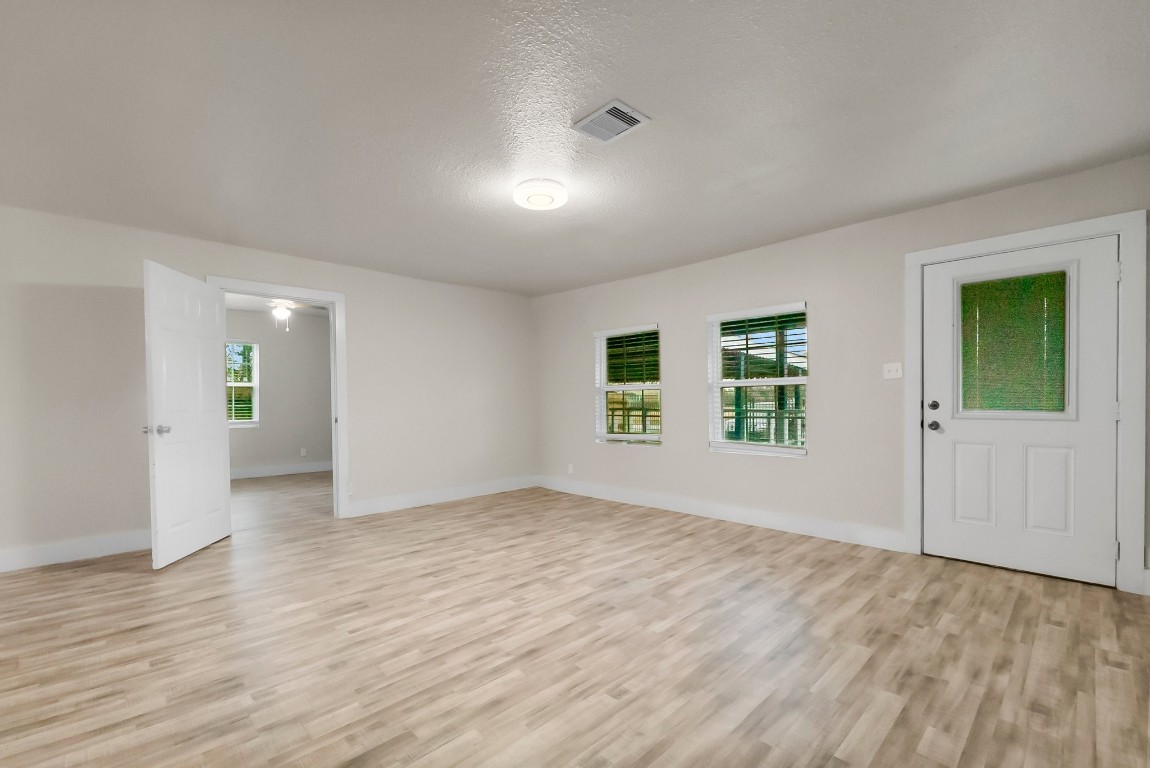 4622 Firnat Street Houston, TX 77016 - Photo 4 of 26