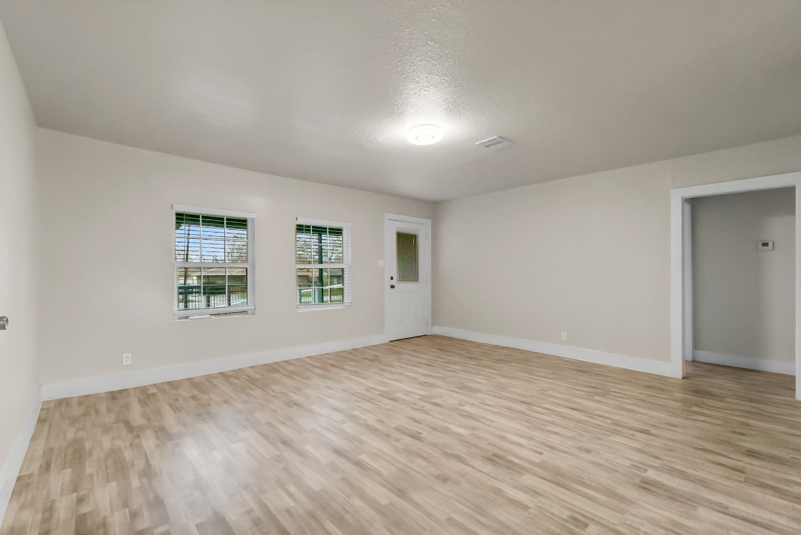 4622 Firnat Street Houston, TX 77016 - Photo 5 of 26