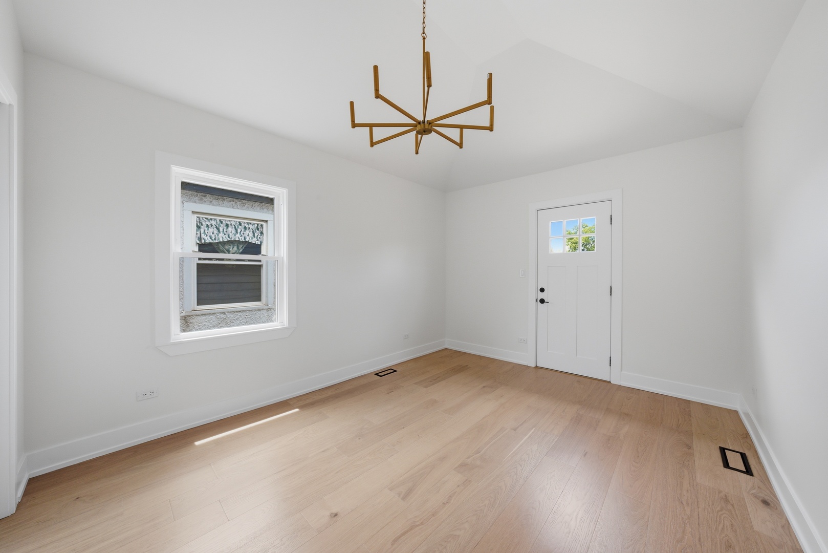 1416 Ridgeland Avenue Berwyn, IL 60402 - Photo 4 of 37