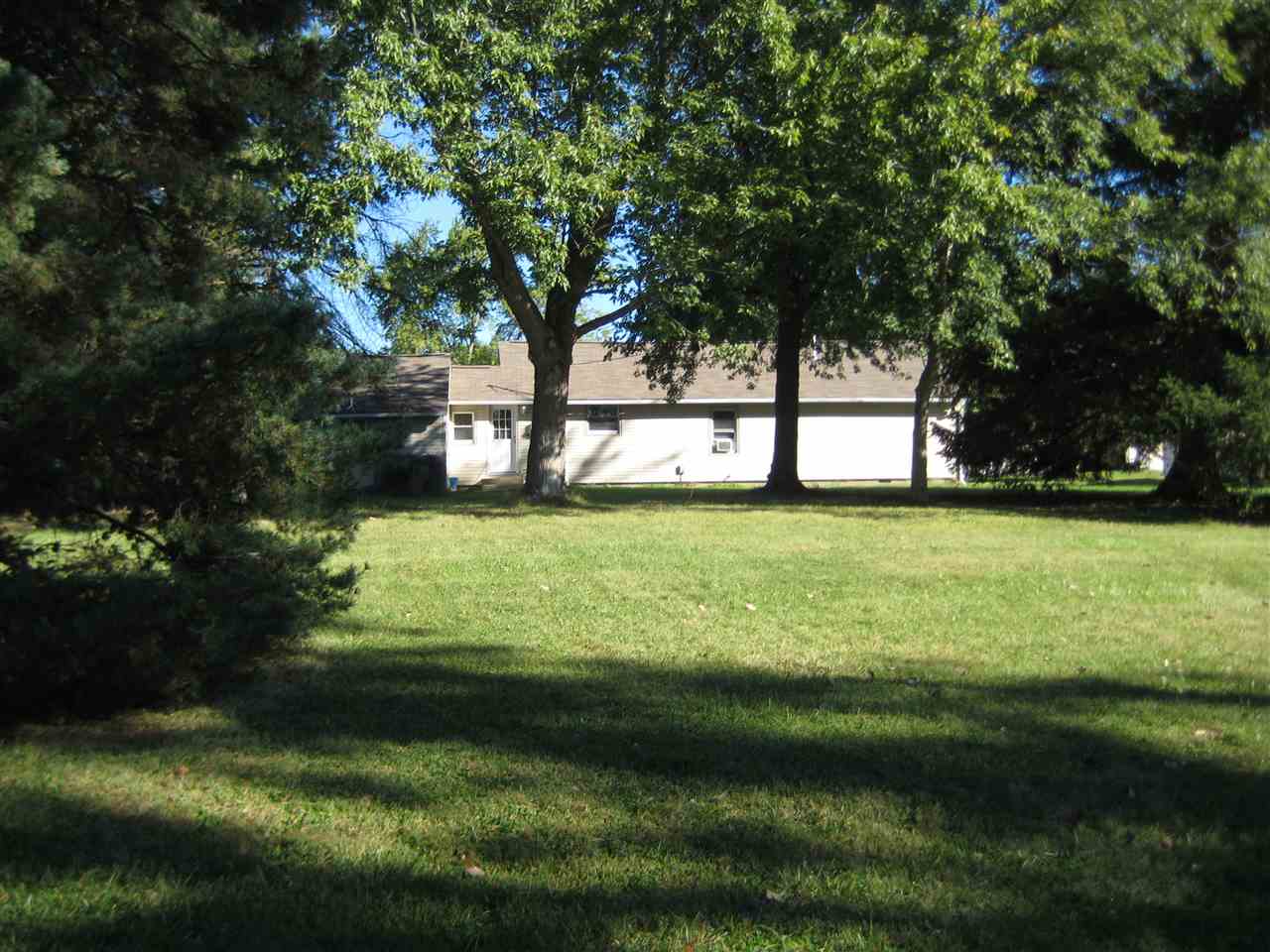 209 Worth Road Auburn, IN 46706 - Photo 3 of 12 Gallery Image 3