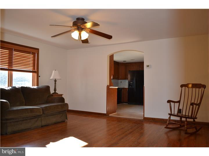 169 Kaolin Road Coatesville, PA 19320 - Photo 6 of 23 Living Room