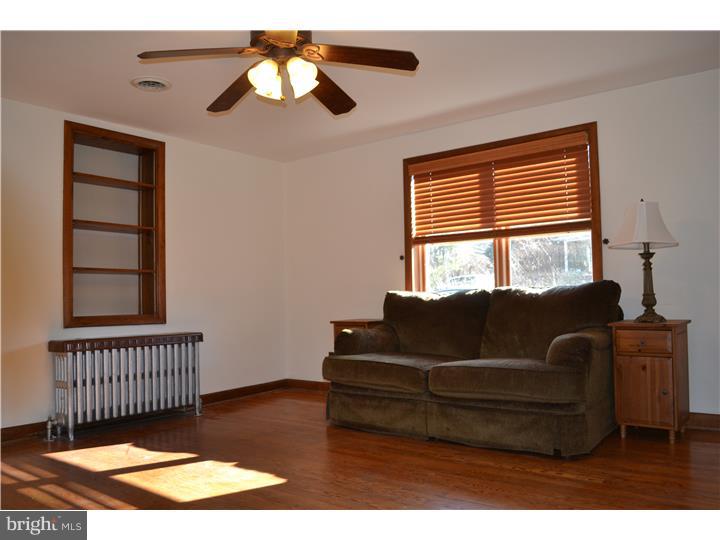 169 Kaolin Road Coatesville, PA 19320 - Photo 7 of 23 Living Room