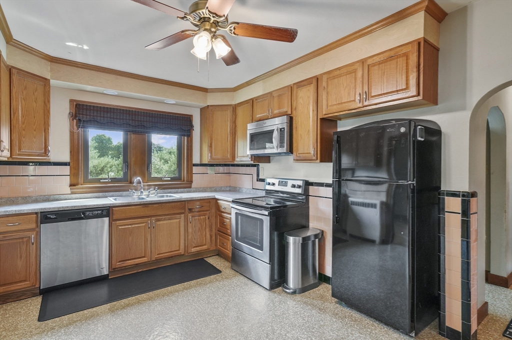 25 Locust Avenue Worcester, MA 01604 - Photo 14 of 40 Gallery Image 14