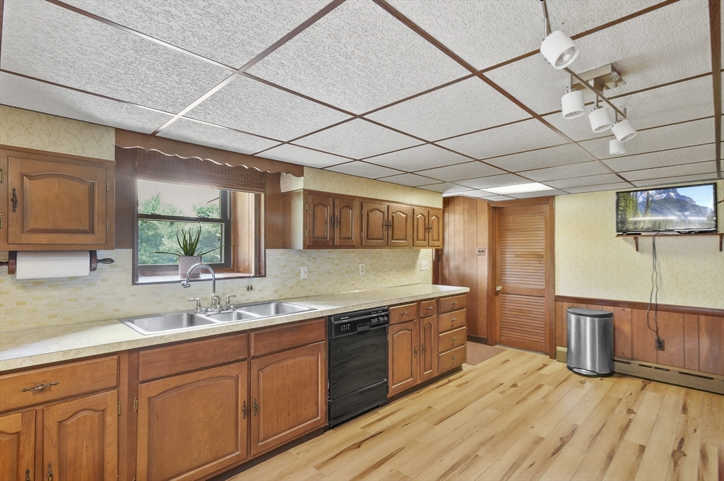 25 Locust Avenue Worcester, MA 01604 - Photo 25 of 40 Gallery Image 25