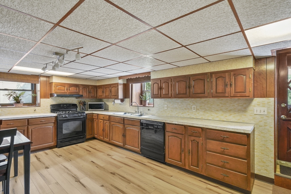 25 Locust Avenue Worcester, MA 01604 - Photo 26 of 40 Gallery Image 26