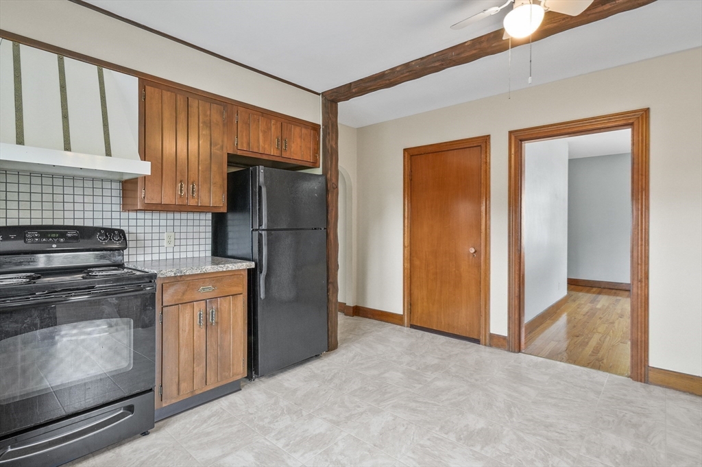 25 Locust Avenue Worcester, MA 01604 - Photo 4 of 40 Gallery Image 4