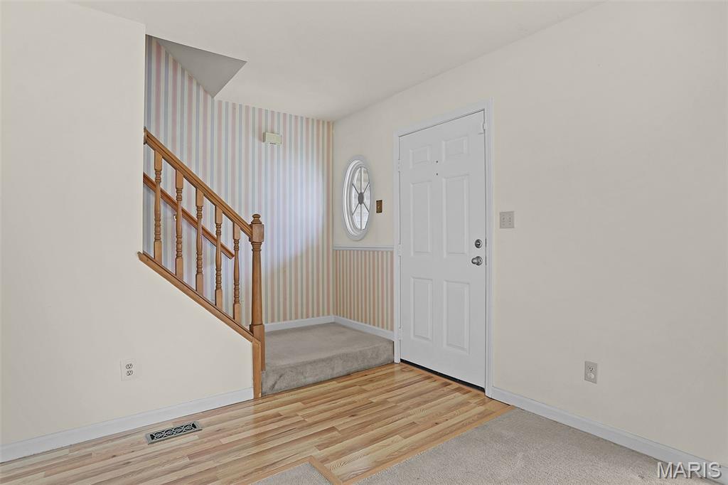 540 Woodlyn Crossing Ballwin, MO 63021 - Photo 3 of 30