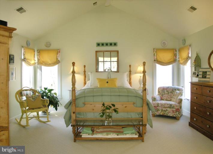 1300 Stamford Way Reston, VA 20194 - Photo 15 of 30 a bedroom with bed and window