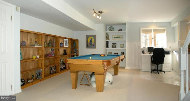 1300 Stamford Way Reston, VA 20194 - Photo 20 of 30 a room with table chairs and windows