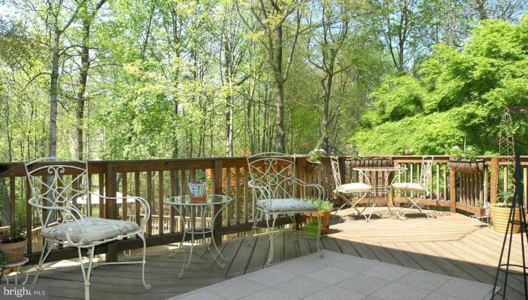 1300 Stamford Way Reston, VA 20194 - Photo 25 of 30 a view of a balcony with chairs