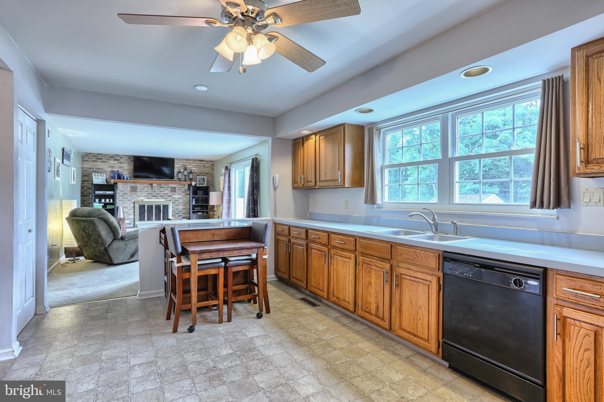 2739 Colonial Road Harrisburg, PA 17112 - Photo 11 of 34 Gallery Image 11