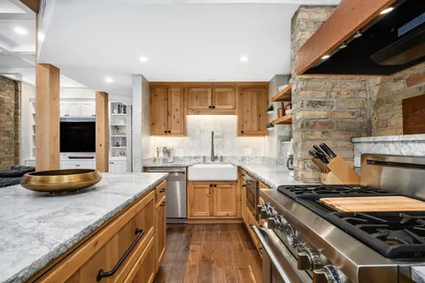 $400,000 | 540 West Belden Avenue, Unit 1C, Chicago, IL 60614