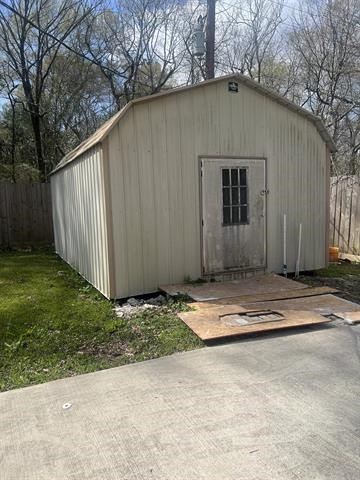 775 West Herring Street Sour Lake, TX 77659 - Photo 5 of 21 a backyard of a house