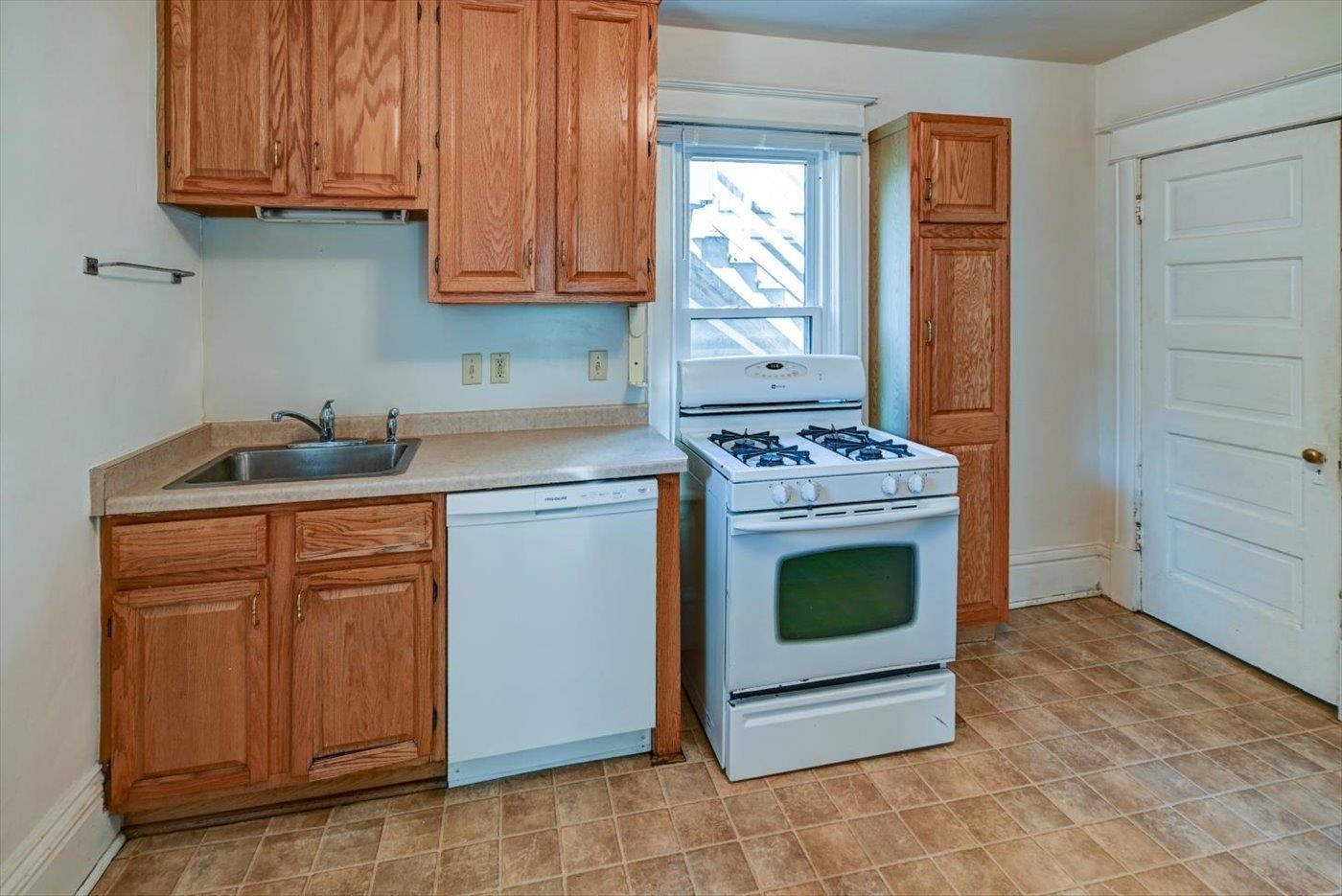 927 Drake Street Madison, WI 53715 - Photo 19 of 32