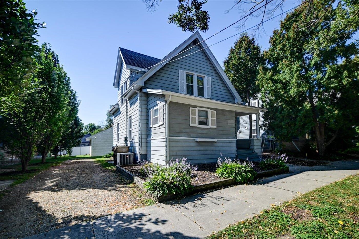 927 Drake Street Madison, WI 53715 - Photo 2 of 32