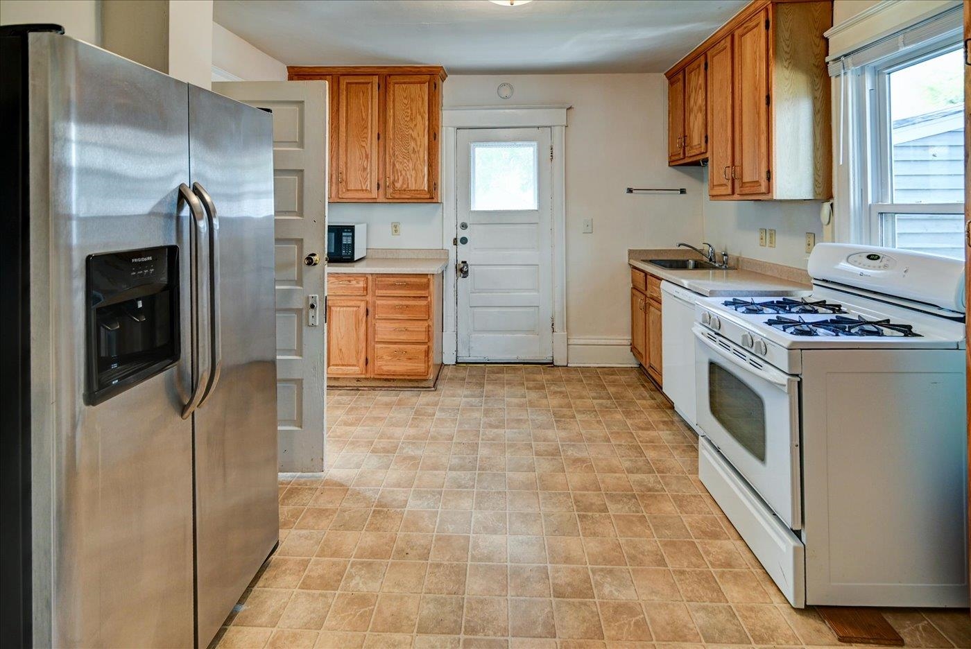 927 Drake Street Madison, WI 53715 - Photo 22 of 32