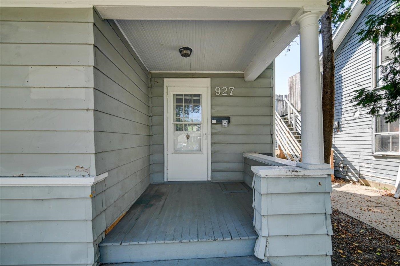 927 Drake Street Madison, WI 53715 - Photo 4 of 32