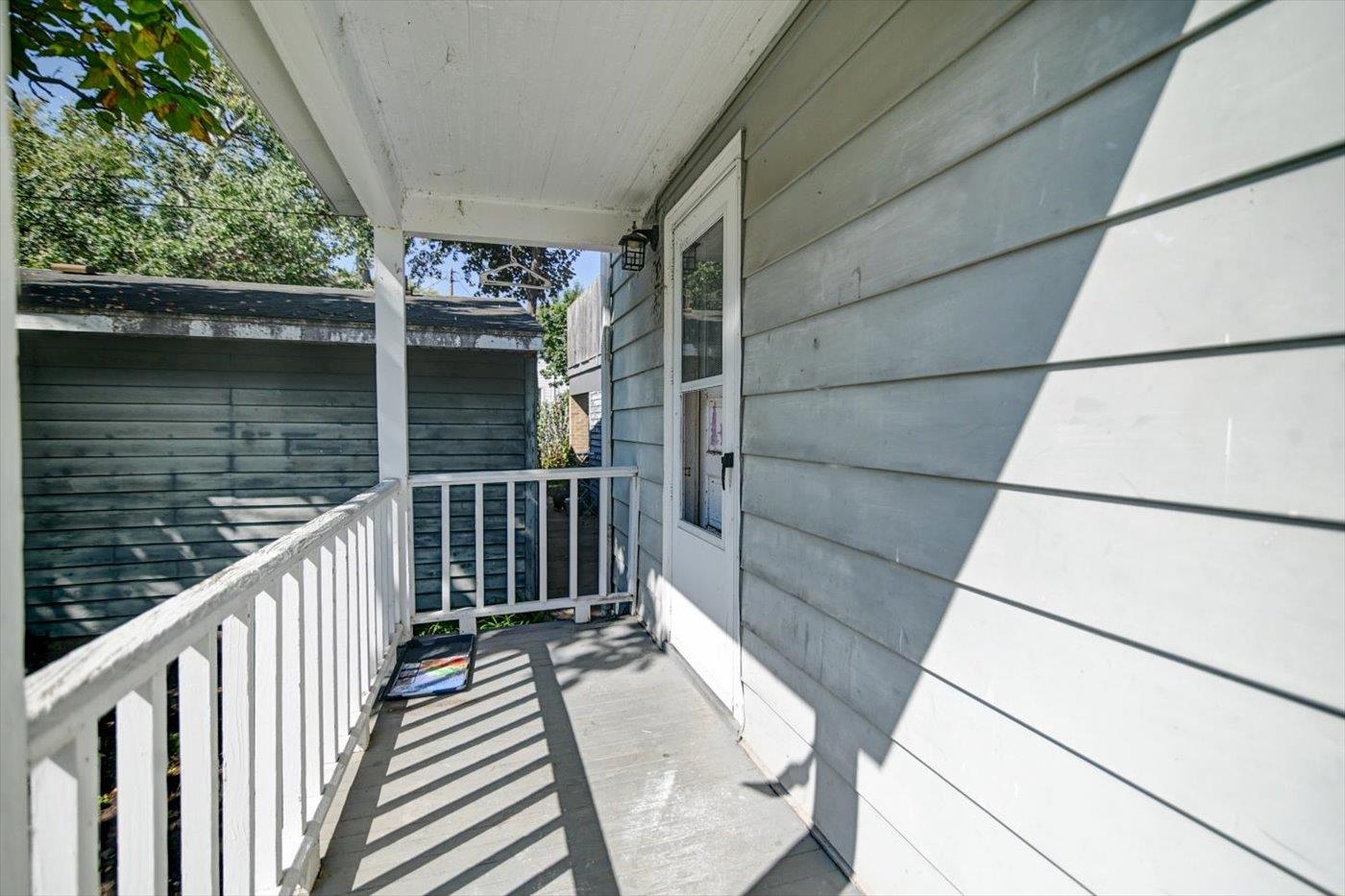 927 Drake Street Madison, WI 53715 - Photo 7 of 32