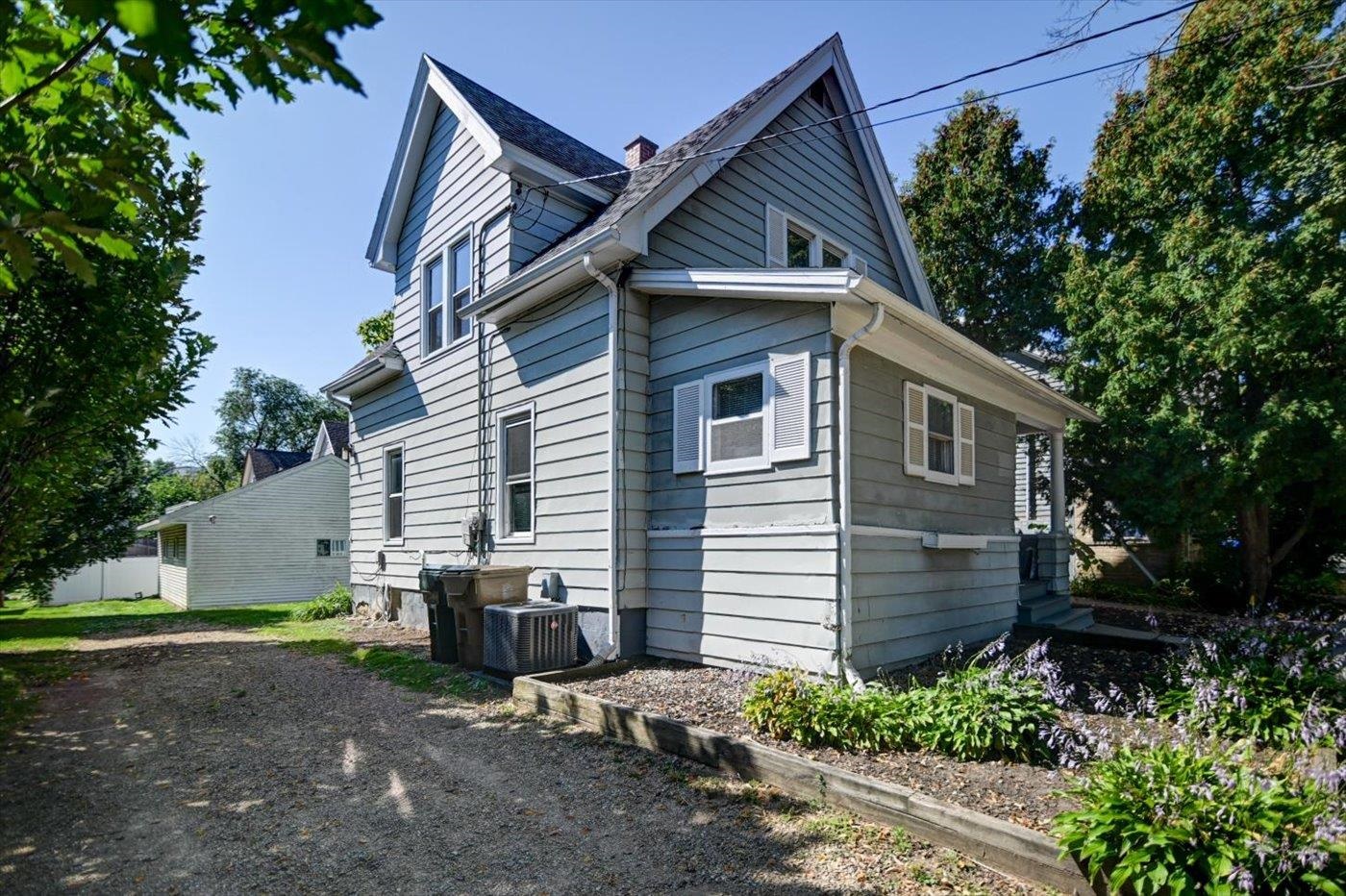 927 Drake Street Madison, WI 53715 - Photo 8 of 32