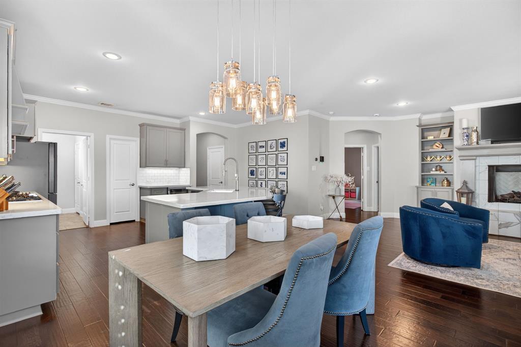 5213 Scott Road Fort Worth, TX 76114 - Photo 11 of 35 a view of kitchen with sink and breakfast area