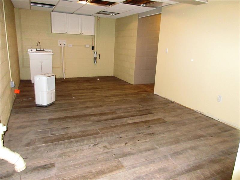 185 Mesa Drive Freeport, PA 16229 - Photo 20 of 25 There is plenty of space to take care of all of your laundering needs in this laundry room, which has washer/dryer hook ups with storage cabinets above, a sink with cabinet, and ceramic tile flooring.