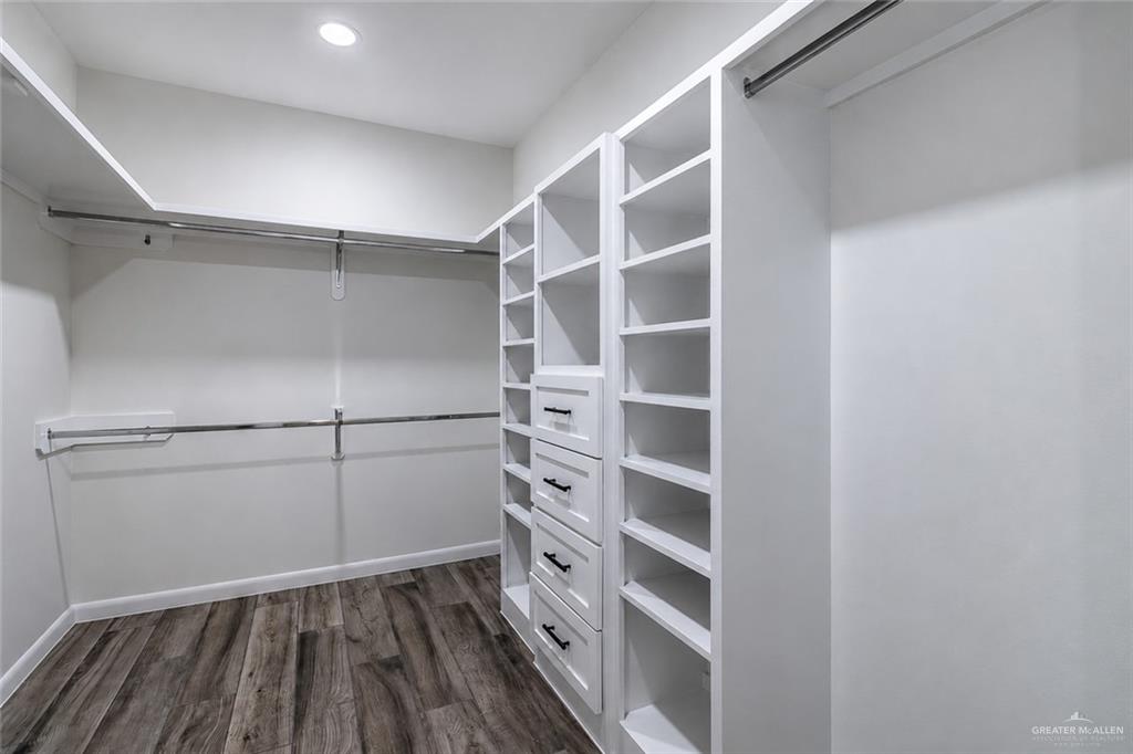 15314 East Davis Road Edinburg, TX 78542 - Photo 15 of 19 MAster Closet