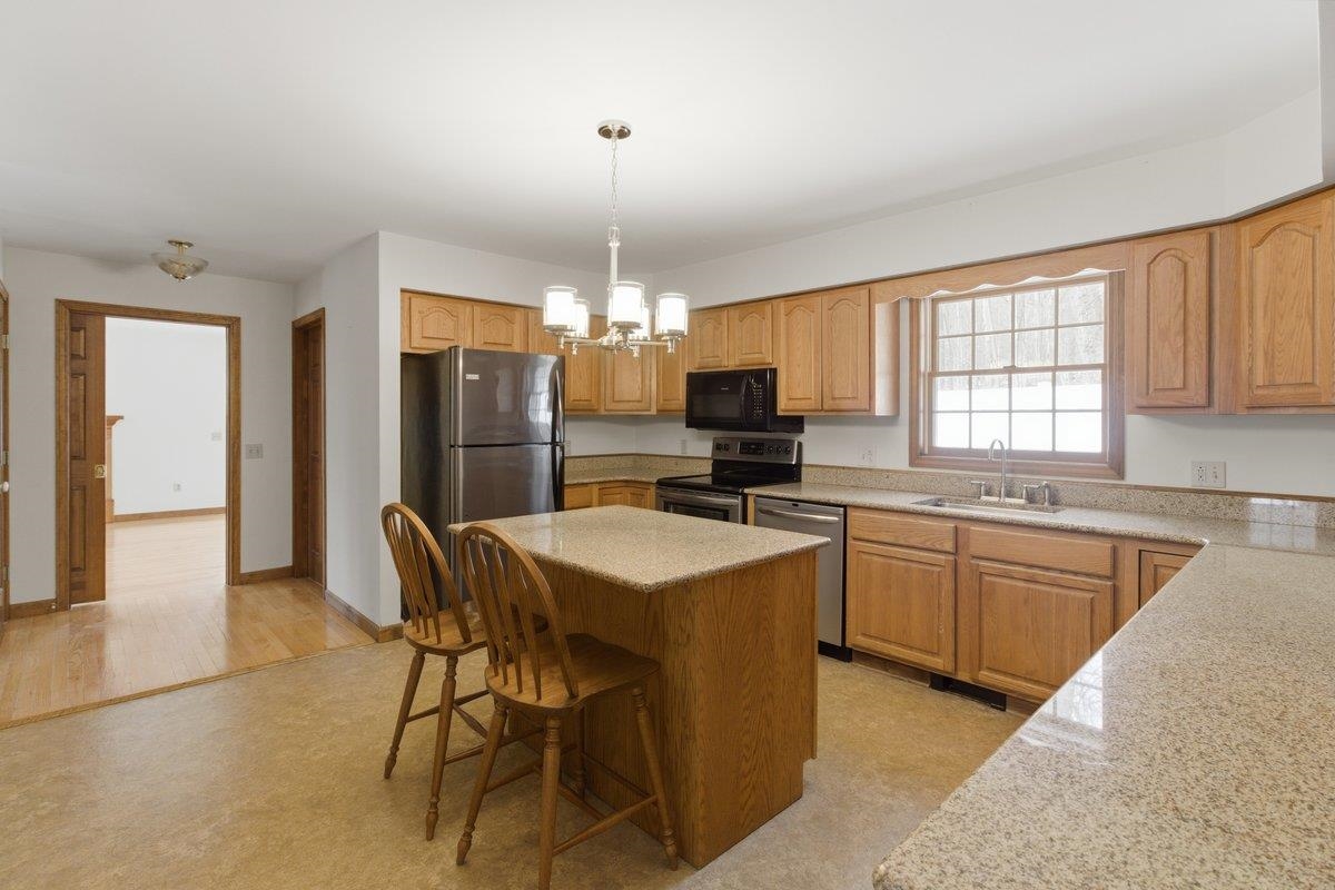 32 Cortland Lane Bennington, VT 05201 - Photo 5 of 44