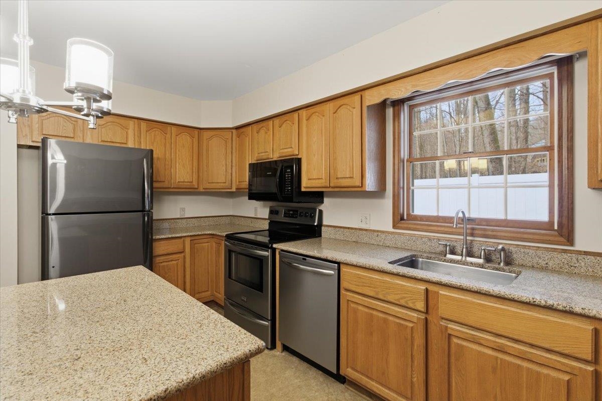 32 Cortland Lane Bennington, VT 05201 - Photo 6 of 44