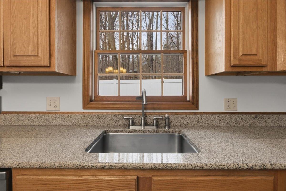 32 Cortland Lane Bennington, VT 05201 - Photo 7 of 44