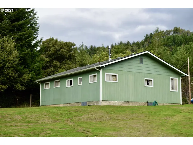 a house view with a outdoor space