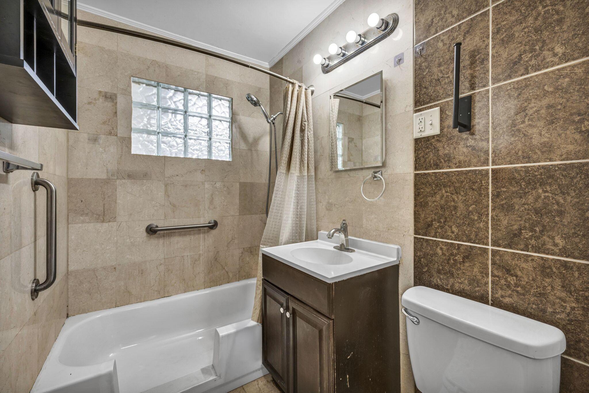 845 Exeter Road Columbus, OH 43213 - Photo 27 of 46 Bathroom