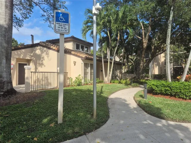 $1,495 | 4481 West McNab Road, Unit 10, Pompano Beach, FL 33069