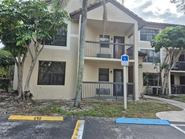 $1,495 | 4481 West McNab Road, Unit 10, Pompano Beach, FL 33069