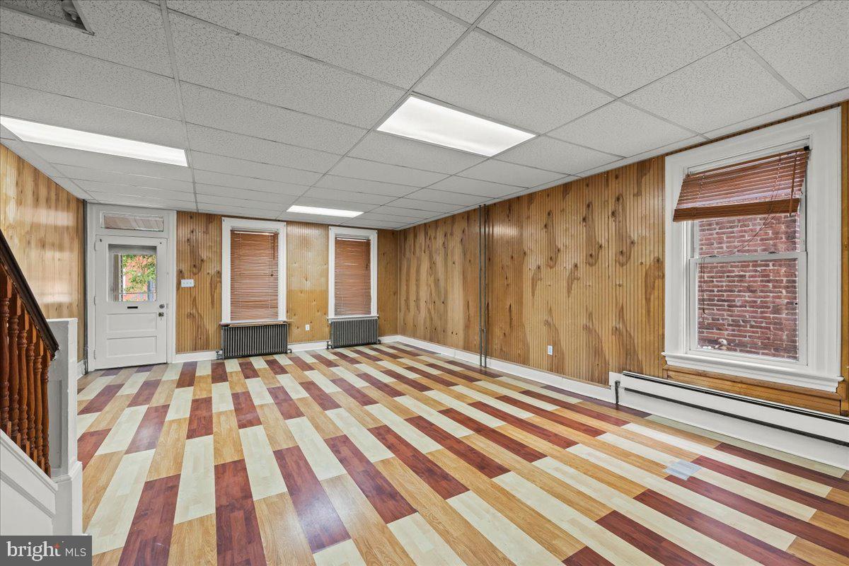 609 East Chestnut Street Lancaster, PA 17602 - Photo 5 of 24 Spacious room with vibrant flooring.