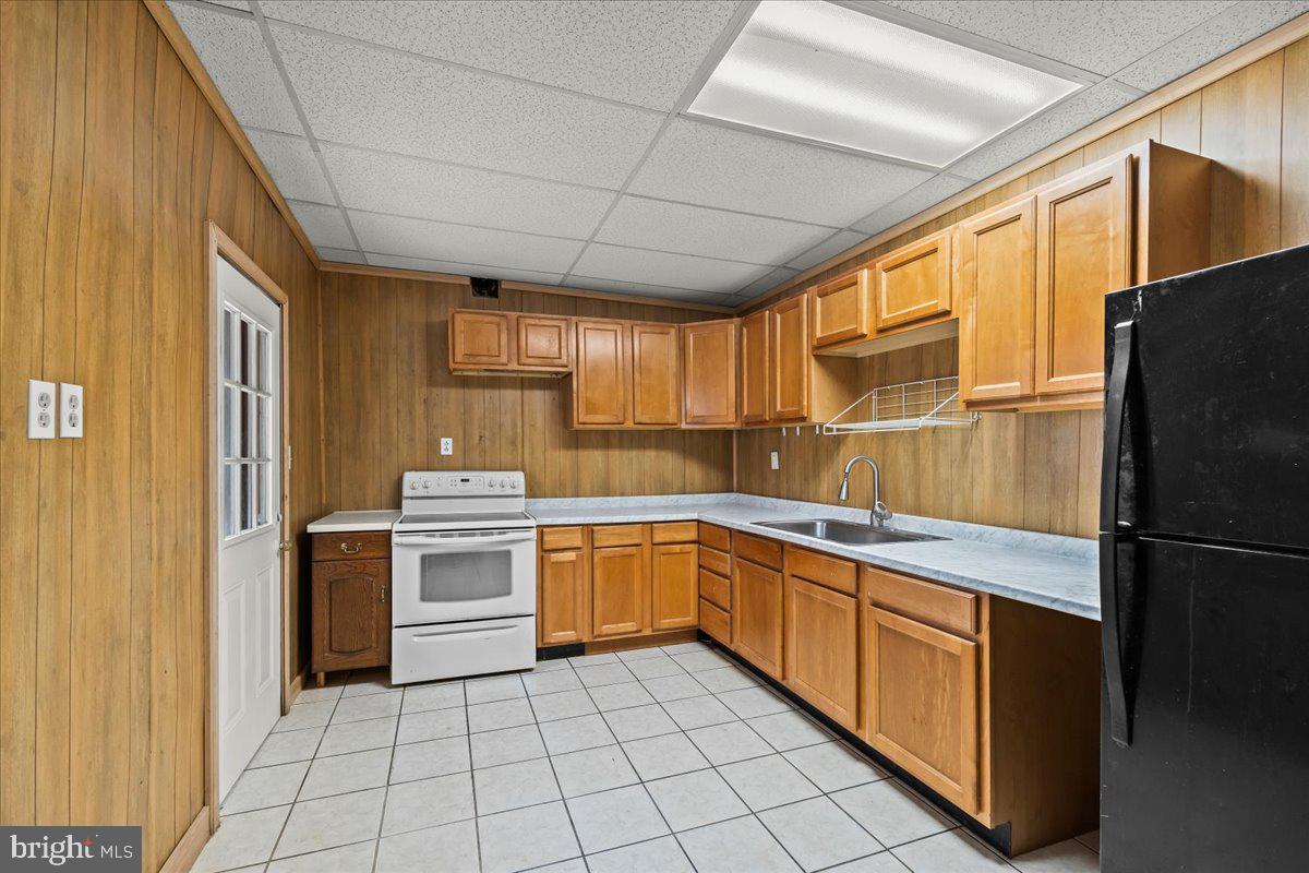 609 East Chestnut Street Lancaster, PA 17602 - Photo 8 of 24 Cozy kitchen with warm wood accents.