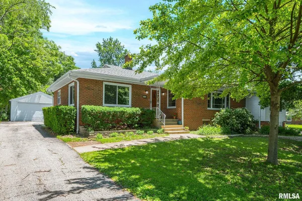 $207,900 | 5334 North University Street, Peoria, IL 61614