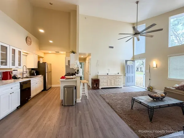 $2,100 | 2929 Northwest 43rd Avenue, Gainesville, FL 32605